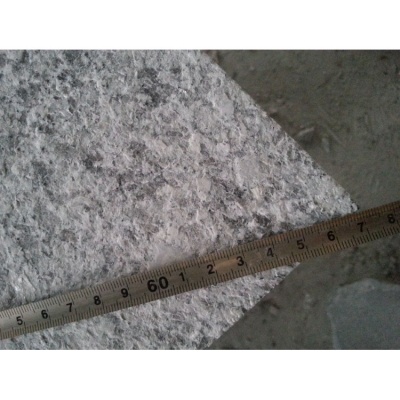 granito brumoso blanco gris piedra