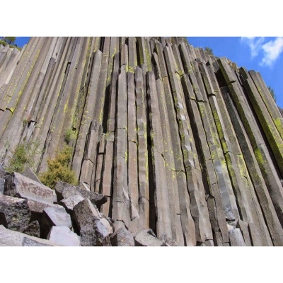 Piedra de basalto para jardinería.
