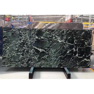 mármol verde polcevere