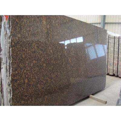 granito marrón báltico